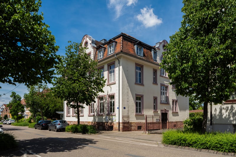 Das Kanzleigebäude in der Markgrafenstraße 9 in Rastatt von der Straße aus gesehen